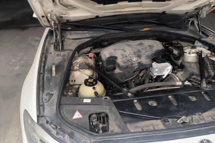 Used BMW 5 Series 2014 520Li Elegant Model Engine Bay Right