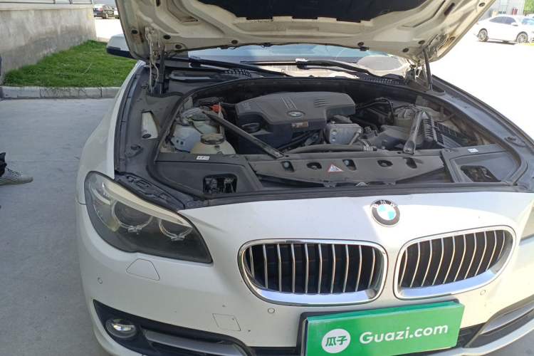 Used BMW 5 Series 2014 520Li Elegant Model Engine Bay Right
