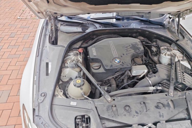 Used BMW 5 Series 2014 525Li Luxury Design Package Engine Bay Right