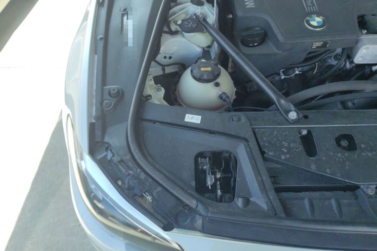 Used BMW 5 Series 2014 525Li Luxury Design Package Engine Bay Right