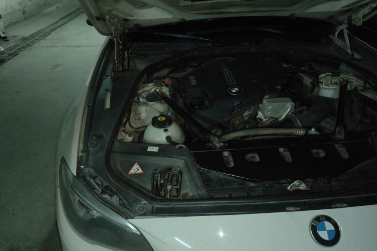 Used BMW 5 Series 2014 520Li Elegant Model Engine Bay Right