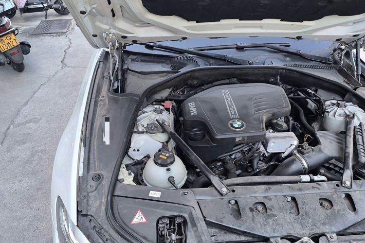 Used BMW 5 Series 2014 525Li Leading Model Engine Bay Right