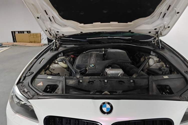 Used BMW 5 Series 2014 535Li Leading Model Engine Bay Right