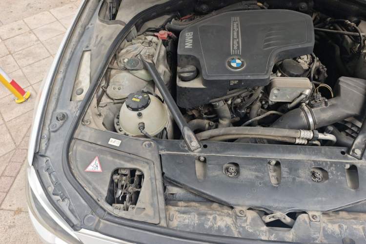 Used BMW 5 Series 2014 525Li Luxury Design Package Engine Bay Right