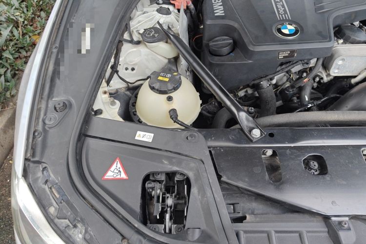 Used BMW 5 Series 2014 525Li Luxury Design Package Engine Bay Right
