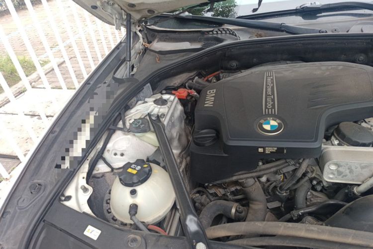 Used BMW 5 Series 2014 525Li Luxury Design Package Engine Bay Right
