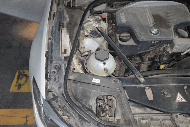 Used BMW 5 Series 2014 525Li Luxury Design Package Engine Bay Right