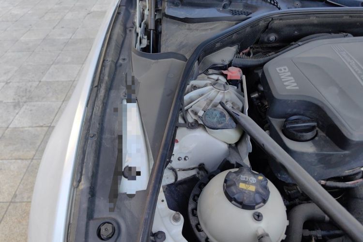 Used BMW 5 Series 2014 525Li Leading Model Engine Bay Right