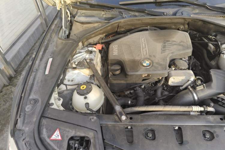 Used BMW 5 Series 2014 520Li Elegant Model Engine Bay Right