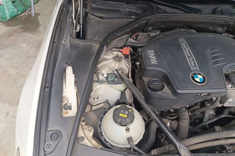 Used BMW 5 Series 2014 525Li Luxury Design Package Engine Bay Right