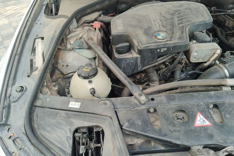 Used BMW 5 Series 2014 525Li Leading Model Engine Bay Right
