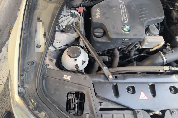 Used BMW 5 Series 2014 525Li Luxury Design Package Engine Bay Right
