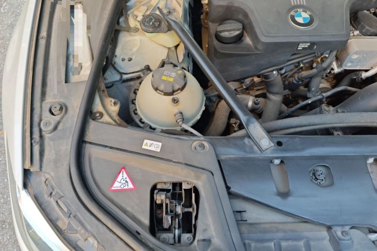 Used BMW 5 Series 2014 525Li Luxury Design Package Engine Bay Right