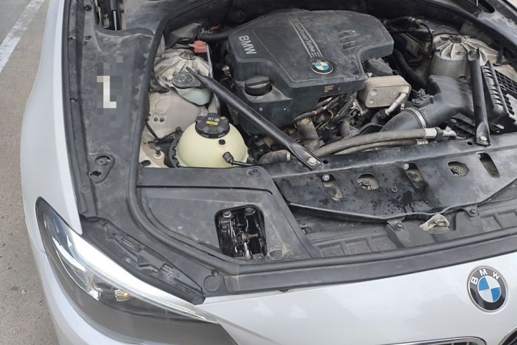 Used BMW 5 Series 2014 525Li Leading Model Engine Bay Right