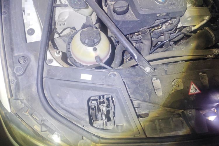 Used BMW 5 Series 2014 525Li Luxury Design Package Engine Bay Right