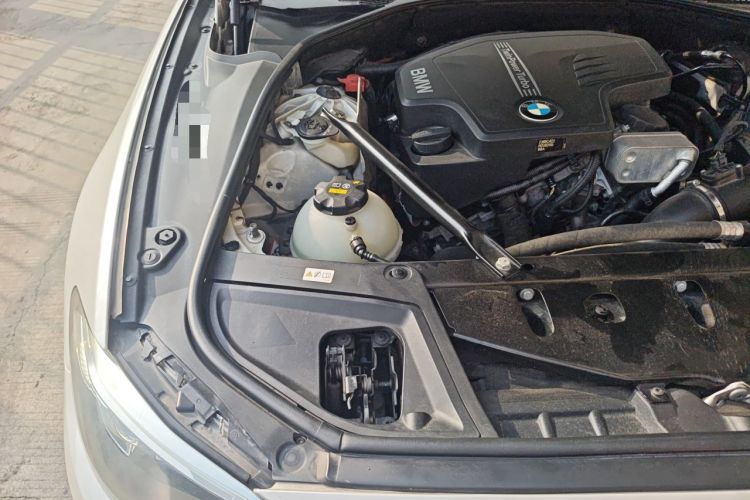 Used BMW 5 Series 2014 520Li Elegant Model Engine Bay Right
