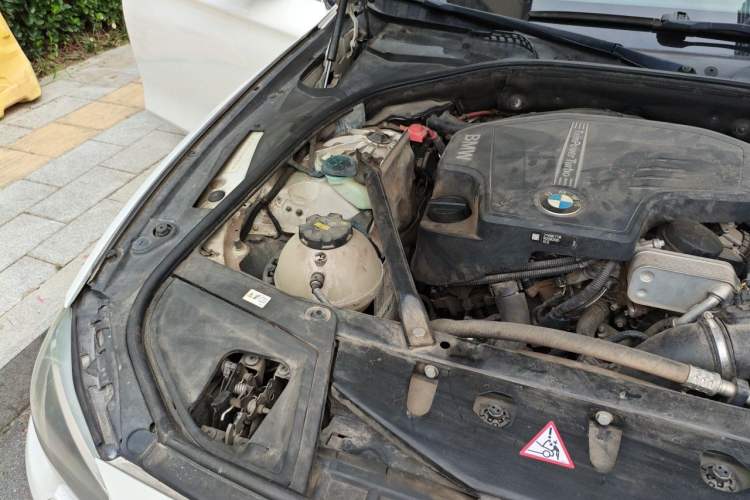 Used BMW 5 Series 2014 520Li Elegant Model Engine Bay Right
