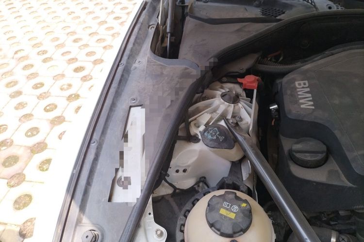Used BMW 5 Series 2014 520Li Elegant Model Engine Bay Right