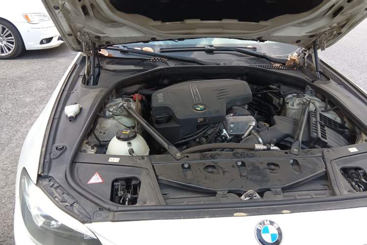Used BMW 5 Series 2014 520Li Elegant Model Engine Bay Right