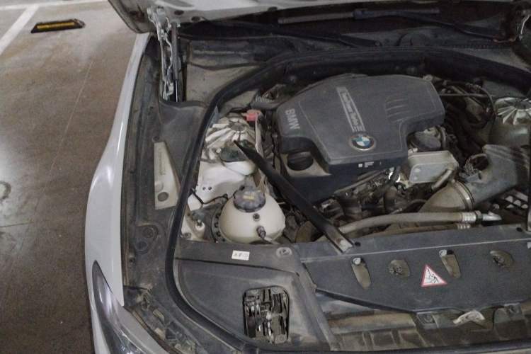 Used BMW 5 Series 2014 525Li Luxury Design Package Engine Bay Right