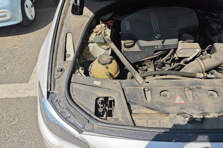 Used BMW 5 Series 2014 525Li Leading Model Engine Bay Right