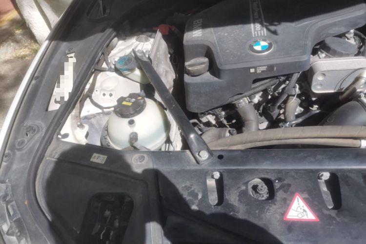 Used BMW 5 Series 2014 525Li Luxury Design Package Engine Bay Right