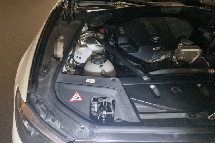 Used BMW 5 Series 2014 520Li Elegant Model Engine Bay Right