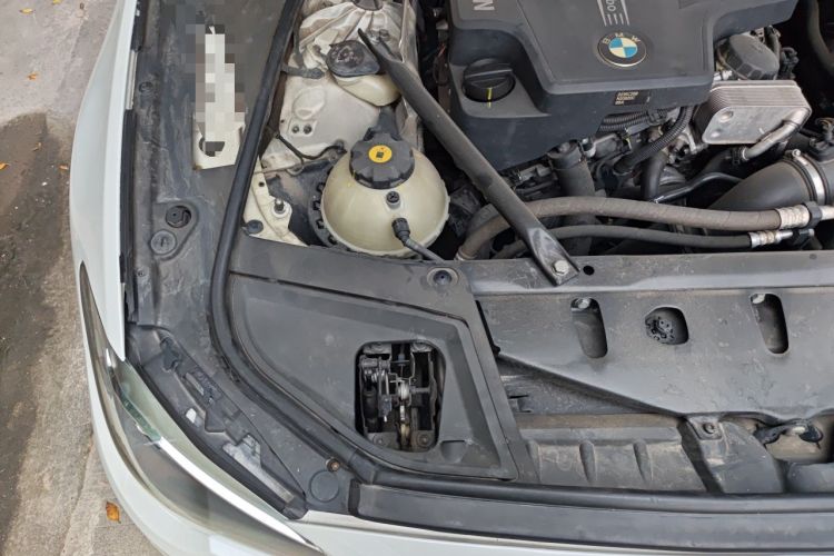 Used BMW 5 Series 2014 525Li Luxury Design Package Engine Bay Right