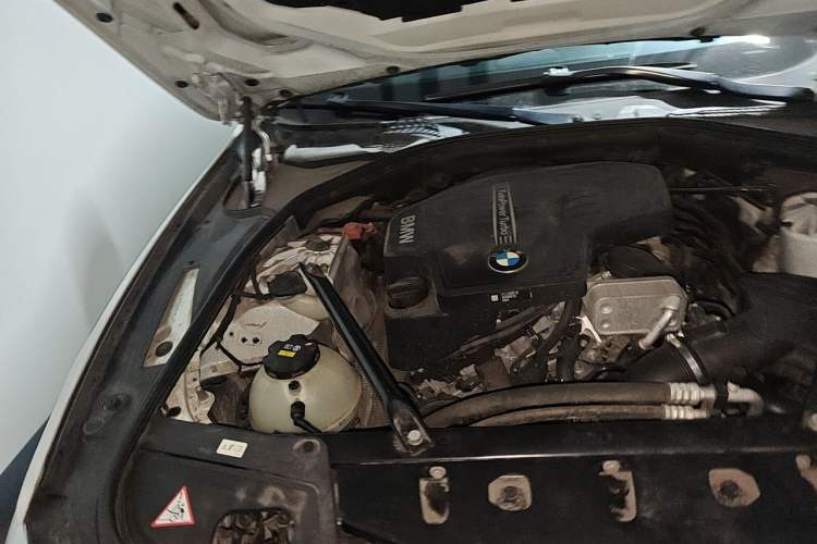 Used BMW 5 Series 2014 525Li Luxury Design Package Engine Bay Right