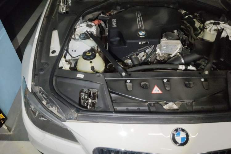 Used BMW 5 Series 2014 520Li Elegant Model Engine Bay Right