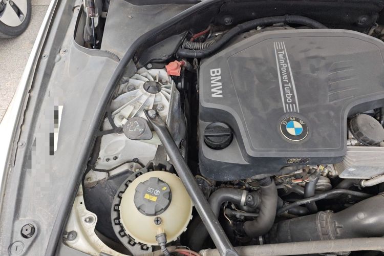 Used BMW 5 Series 2014 525Li Luxury Design Package Engine Bay Right