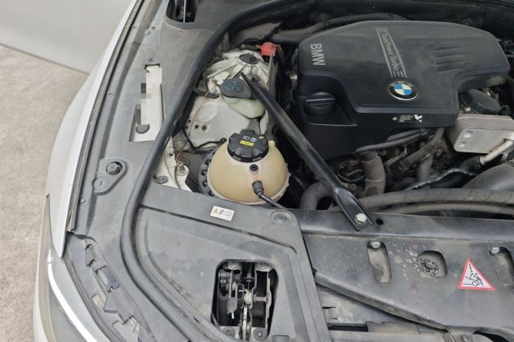 Used BMW 5 Series 2014 525Li Luxury Design Package Engine Bay Right