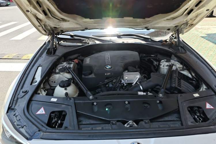 Used BMW 5 Series 2014 525Li Leading Model Engine Bay Right