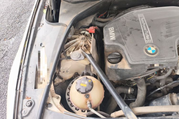 Used BMW 5 Series 2014 520Li Elegant Model Engine Bay Right