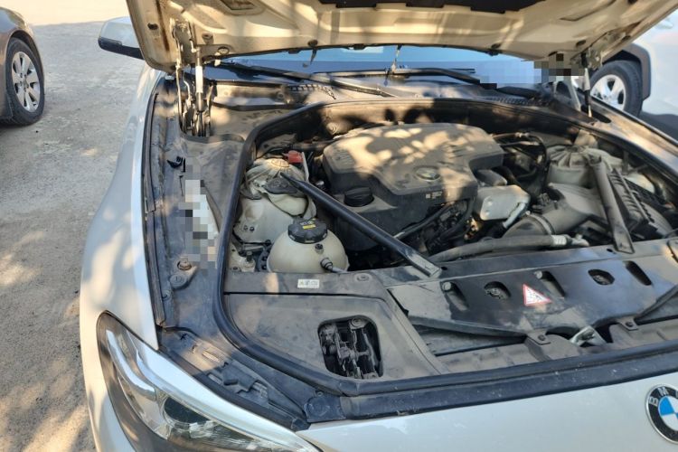 Used BMW 5 Series 2014 520Li Elegant Model Engine Bay Right