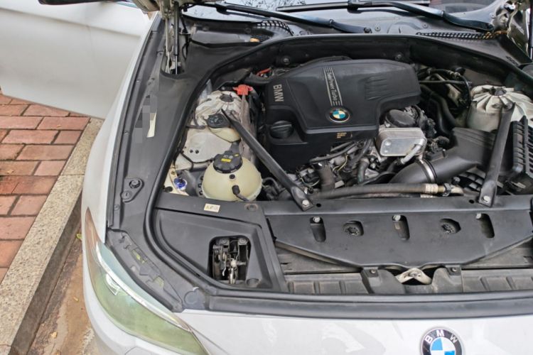Used BMW 5 Series 2014 525Li Luxury Design Package Engine Bay Right