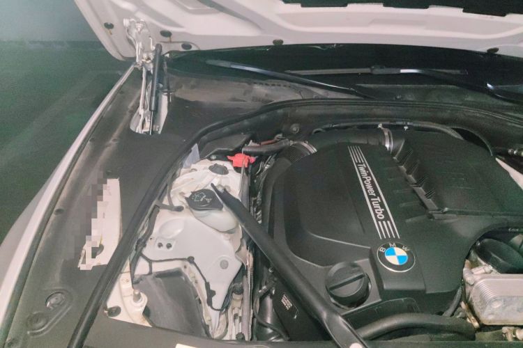 Used BMW 5 Series 2014 535Li Leading Model Engine Bay Right