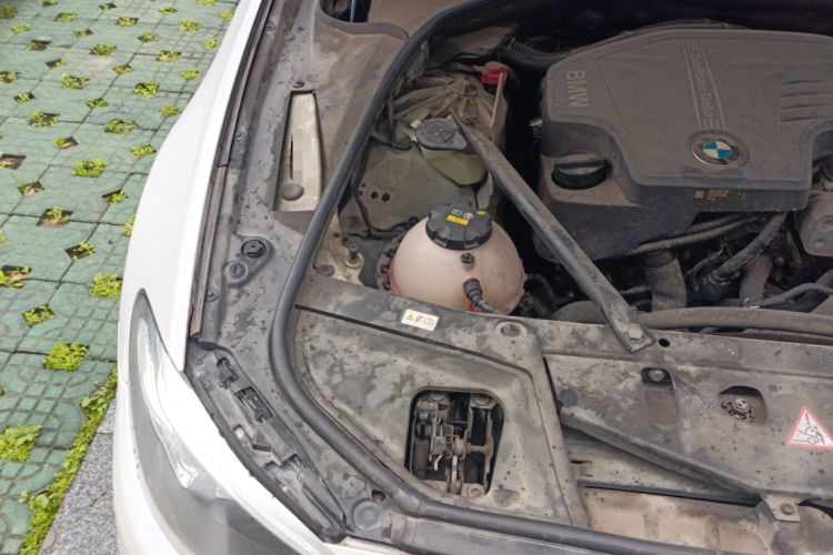 Used BMW 5 Series 2014 520Li Elegant Model Engine Bay Right