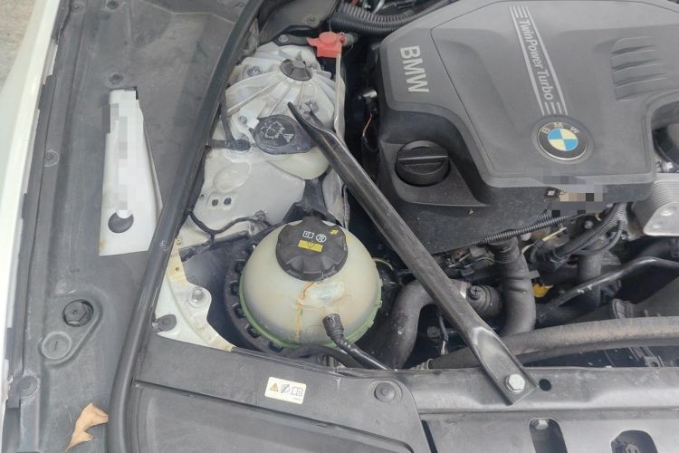 Used BMW 5 Series 2014 525Li Luxury Design Package Engine Bay Right
