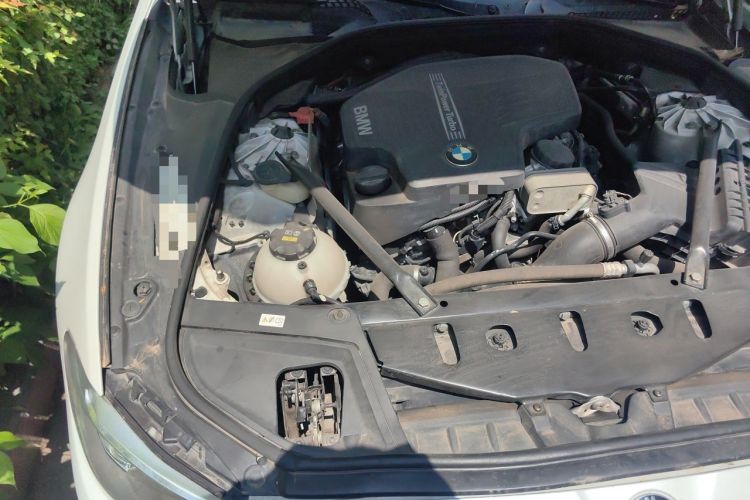 Used BMW 5 Series 2014 520Li Elegant Model Engine Bay Right