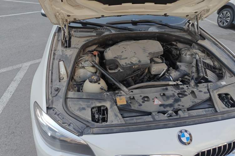 Used BMW 5 Series 2014 525Li Leading Model Engine Bay Right