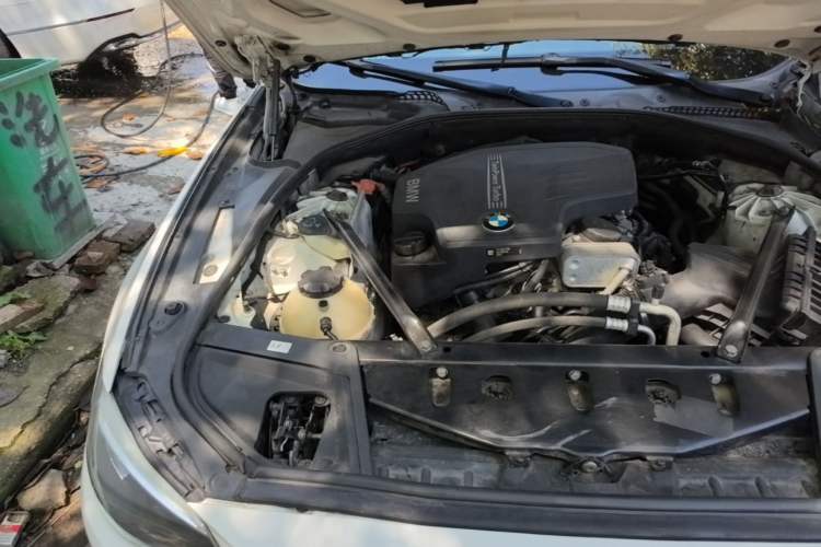 Used BMW 5 Series 2014 525Li Leading Model Engine Bay Right