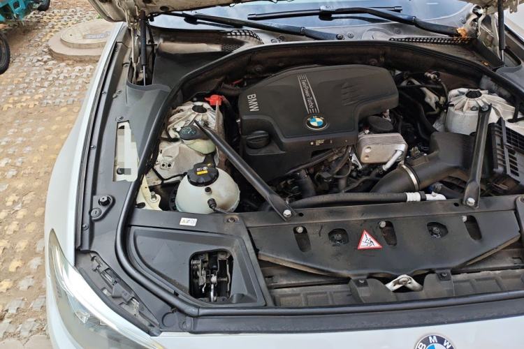 Used BMW 5 Series 2014 525Li Leading Model Engine Bay Right