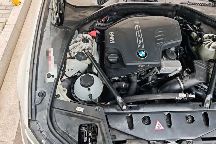Used BMW 5 Series 2014 525Li Luxury Design Package Engine Bay Right