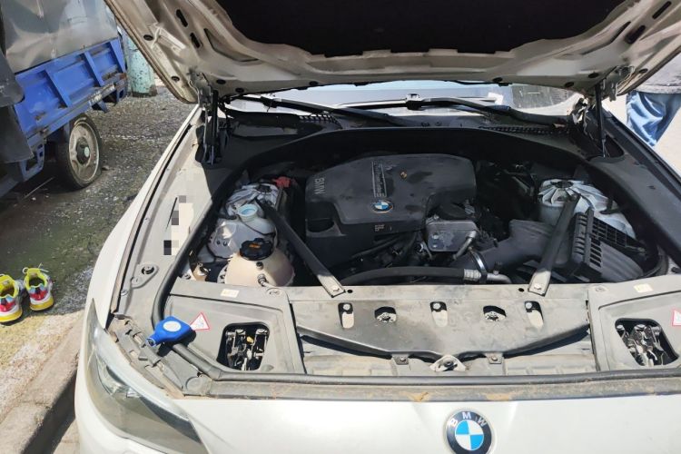 Used BMW 5 Series 2014 520Li Elegant Model Engine Bay Right