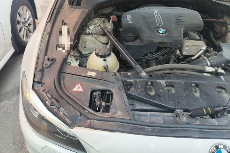 Used BMW 5 Series 2014 520Li Elegant Model Engine Bay Right