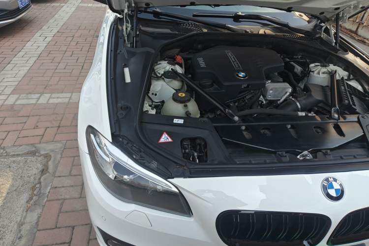 Used BMW 5 Series 2014 520Li Elegant Model Engine Bay Right