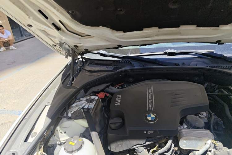 Used BMW 5 Series 2014 525Li Luxury Design Package Engine Bay Right