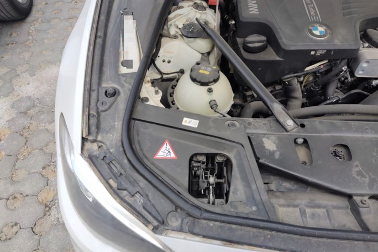 Used BMW 5 Series 2014 525Li Luxury Design Package Engine Bay Right