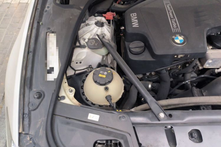 Used BMW 5 Series 2014 525Li Luxury Design Package Engine Bay Right